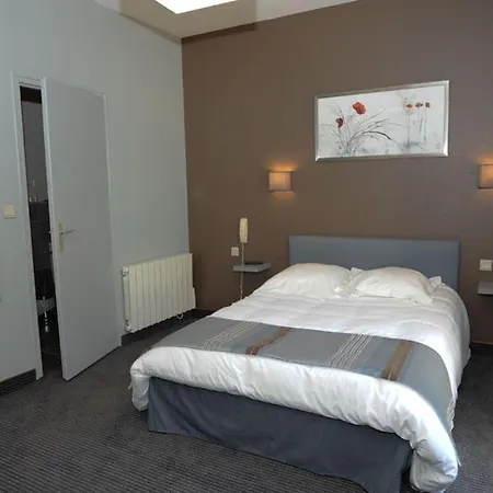 多梅因格力菲尔酒店 3* Granzay